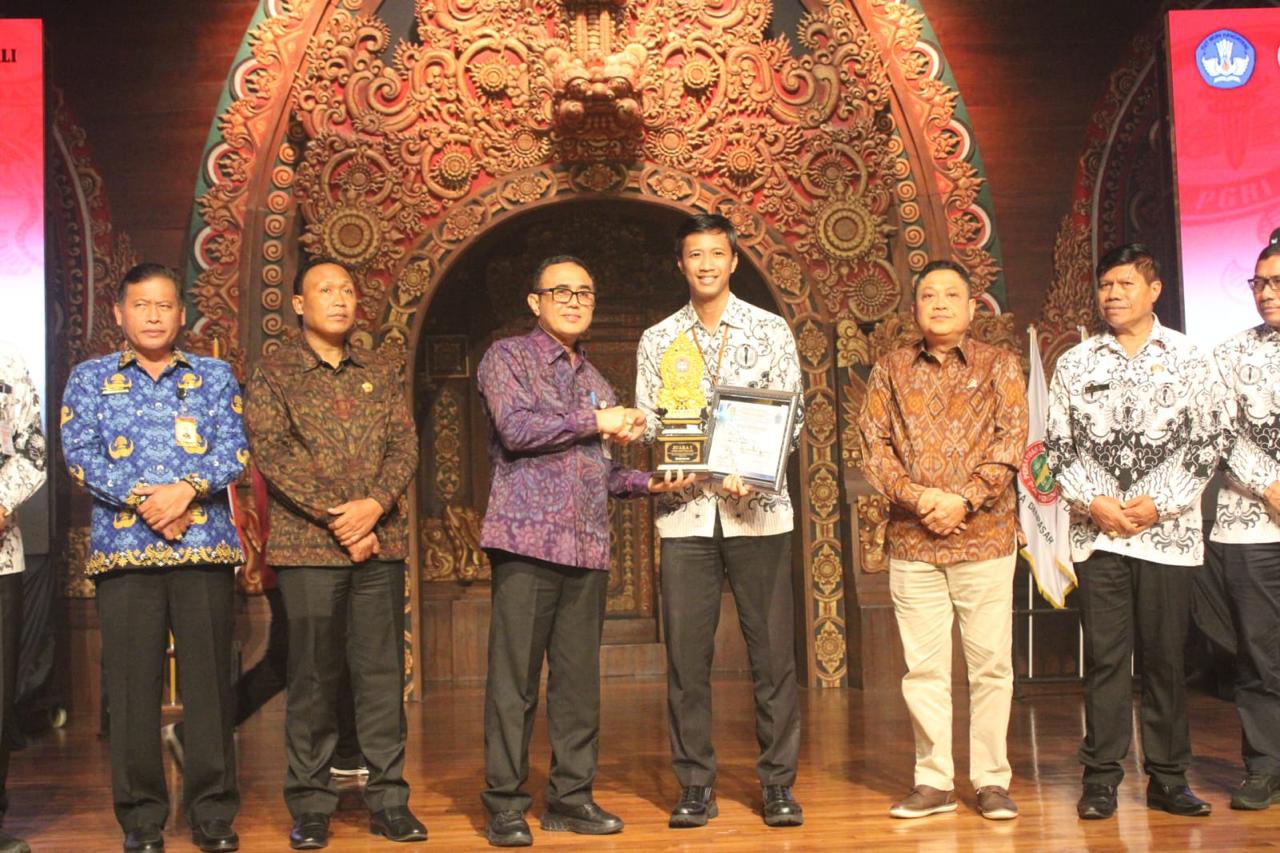 Wali Kota Jaya Negara Hadiri Puncak Peringatan HUT ke-79 PGRI dan HGN di Denpasar