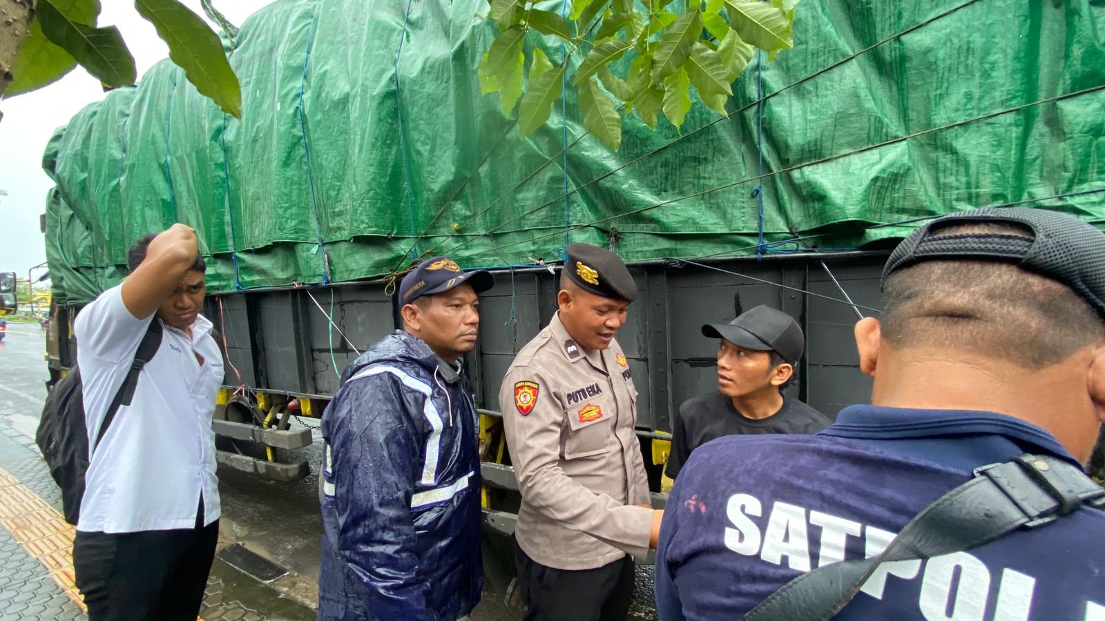 Parkir Liar di Jalan Cargo, Sebanyak 8 Pelanggar Ditertibkan Tim Gabungan Sat Pol PP Denpasar