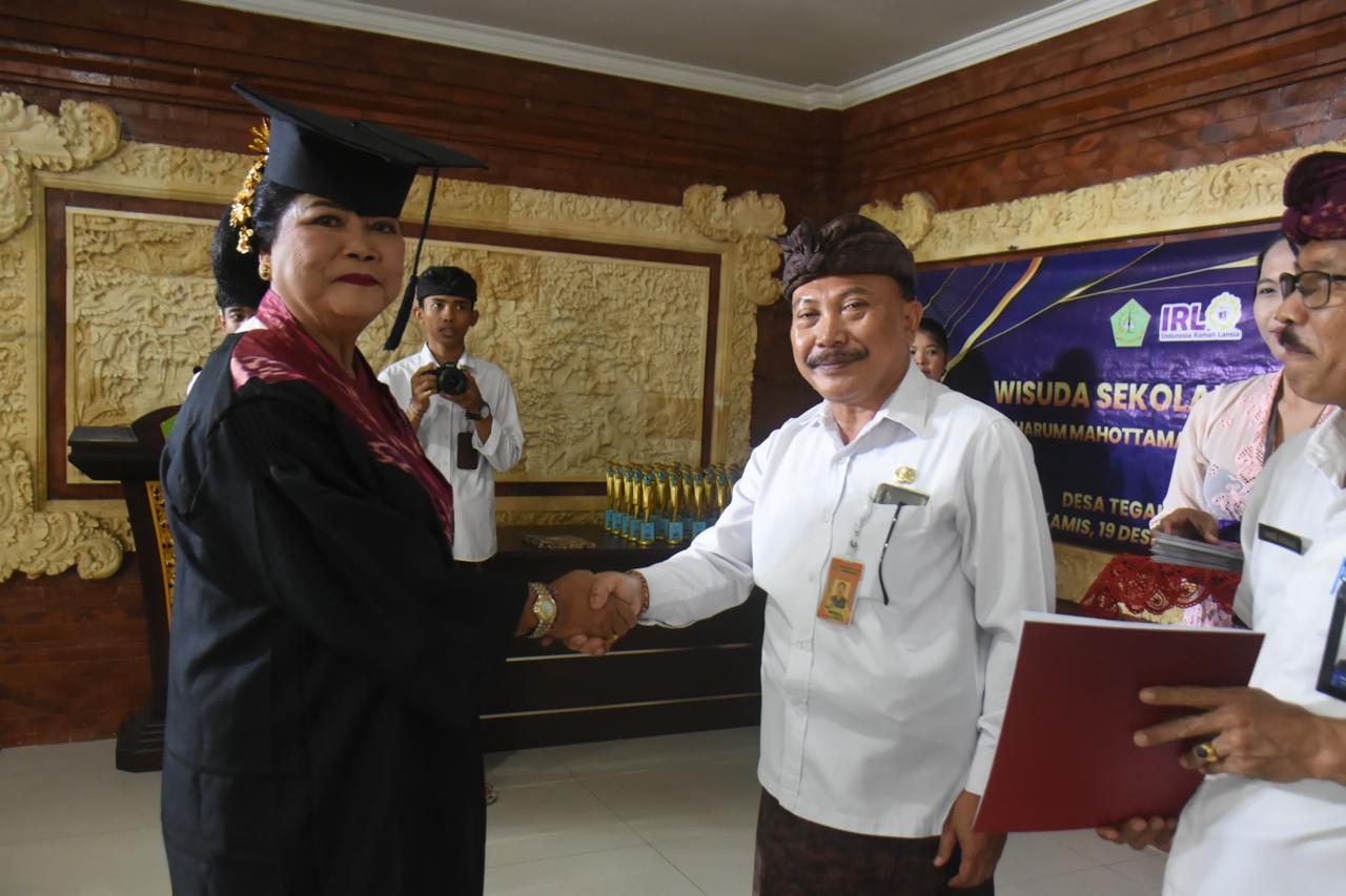 Desa Tegal Harum Kembali Wisuda 38 Lansia Wreda Harum Mahottama, Wujudkan Pemberdayaan Lansia Berkelanjutan