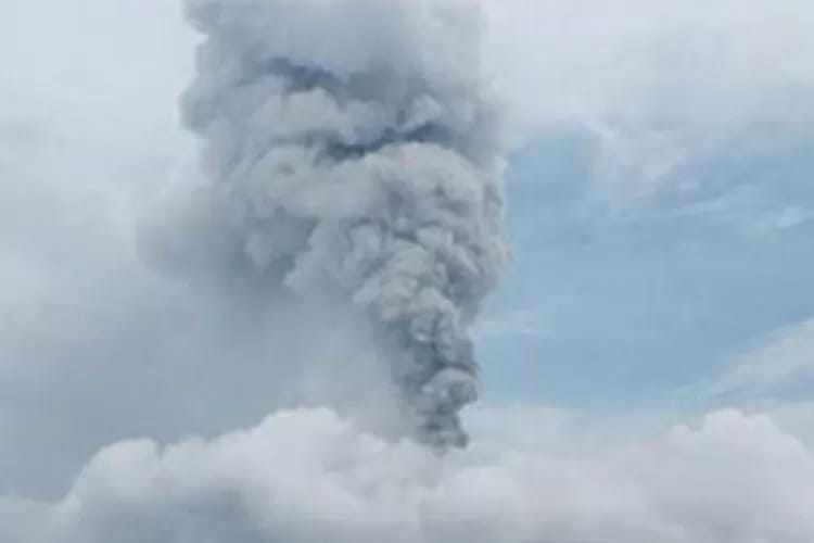 Gunung Lewotobi Laki-Laki Kembali Erupsi, PVMBG Mengimbau Masyarakat Tetap Waspada