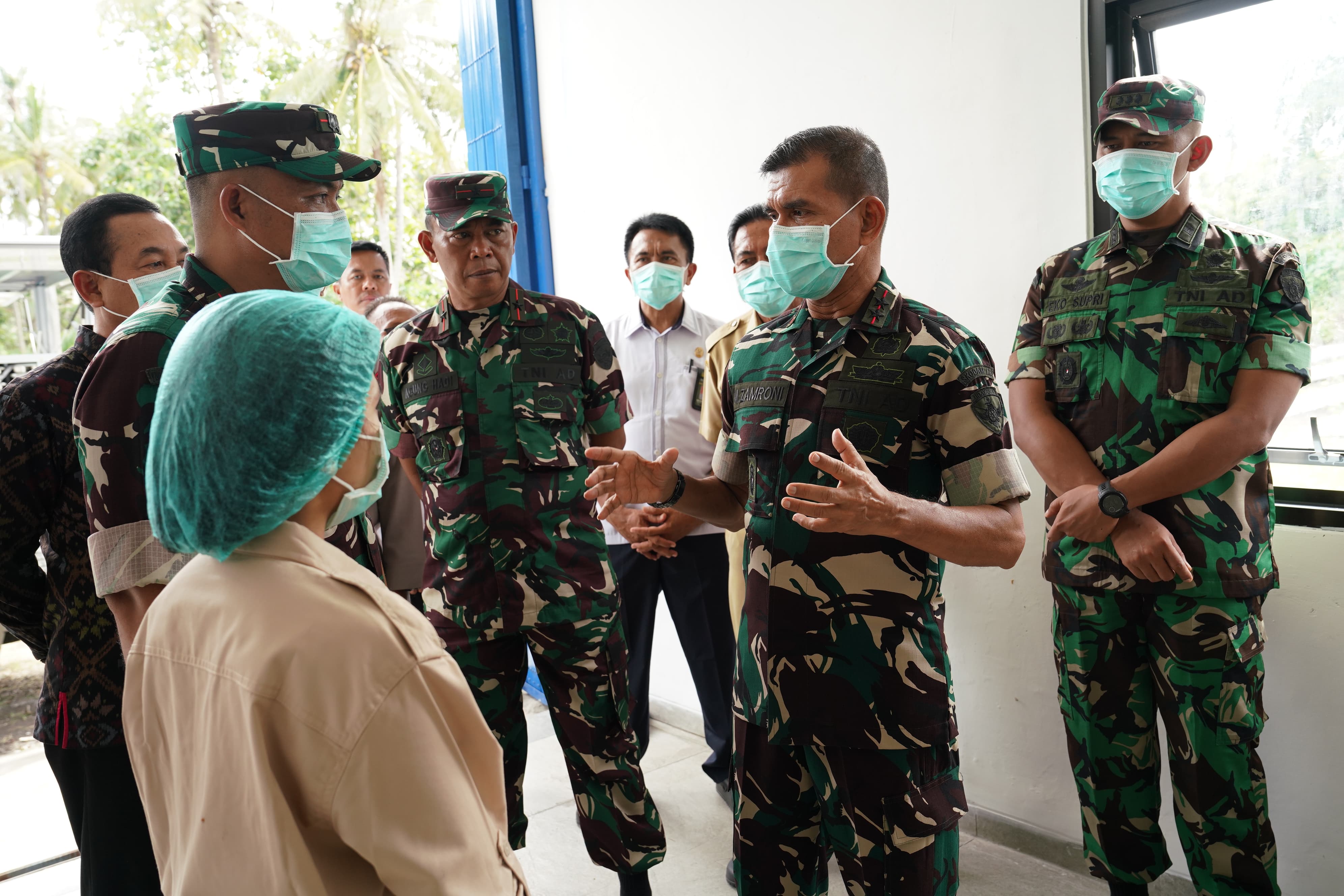Pangdam Zamroni Tinjau Program Dapur Sehat dan MBG di Karangasem