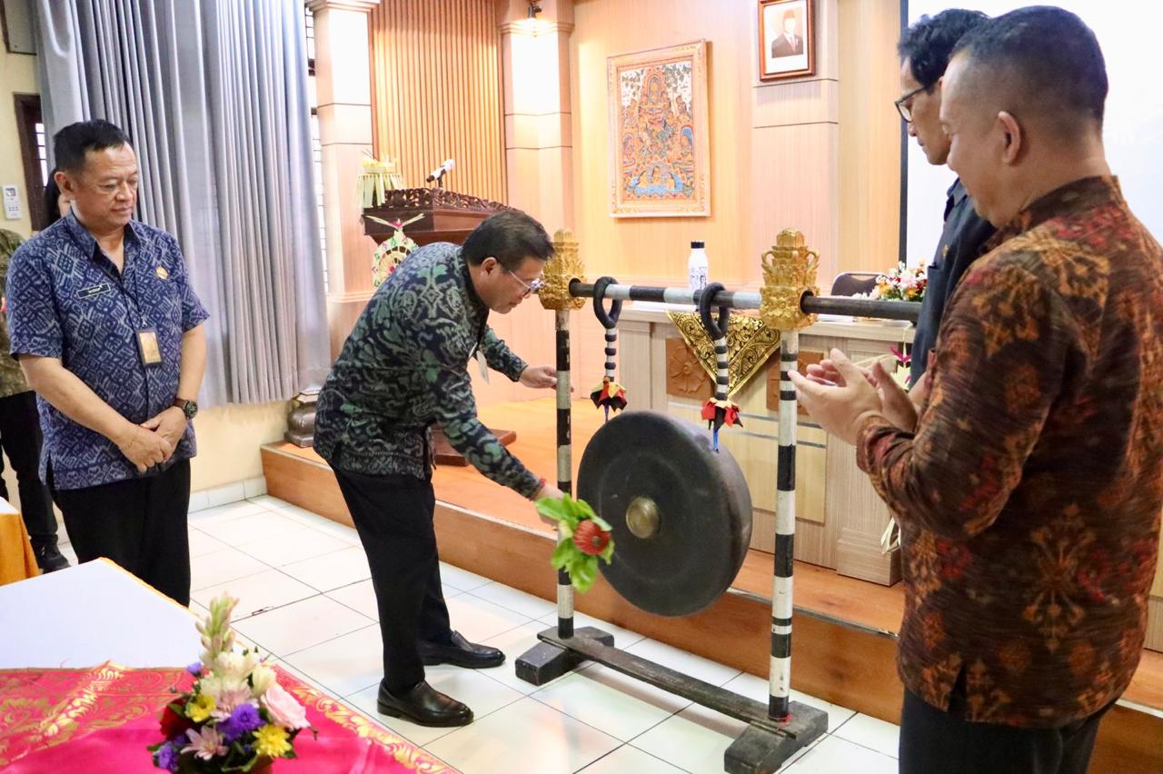 Sekda Alit Wiradana Buka Musrenbang Kecamatan Denpasar Barat
