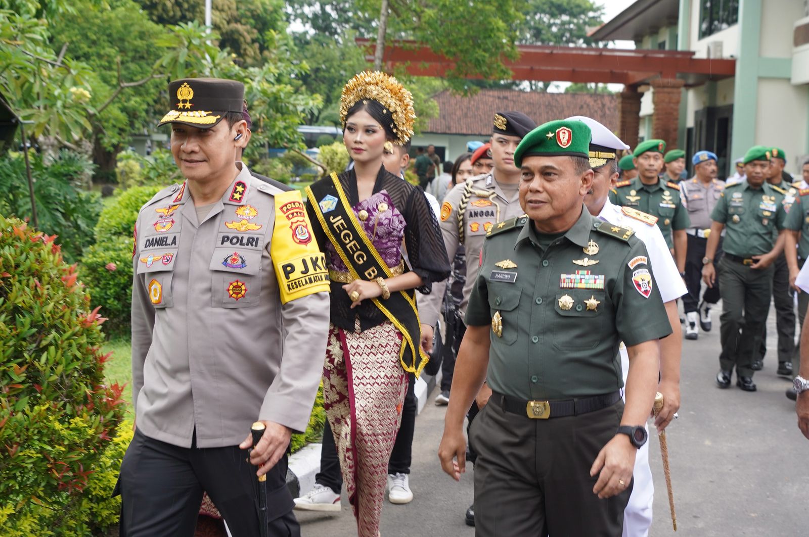 Kasdam IX/Udayana Hadiri Pelepasan City Parade 5th Multilateral Naval Exercise Komodo 2025
