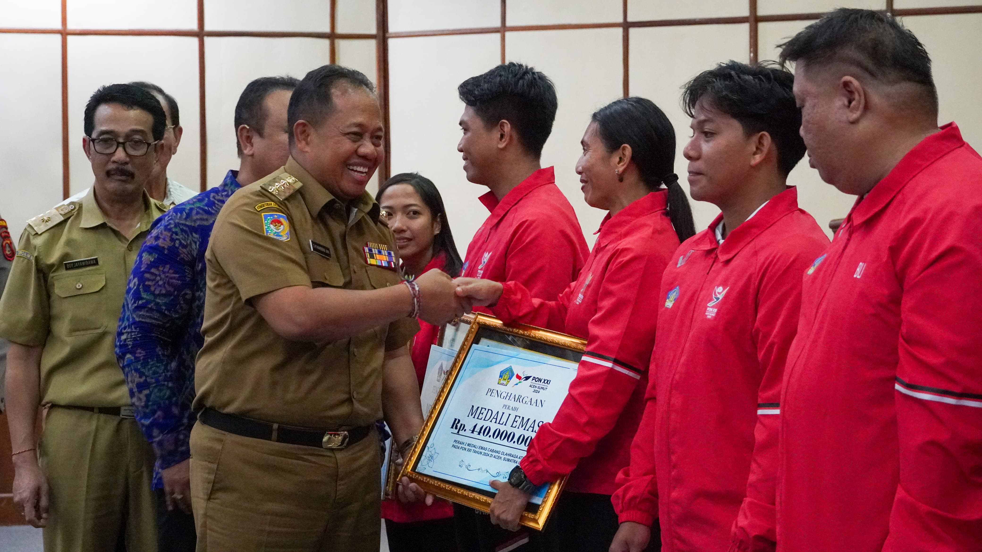 Pemprov Bali Gelontorkan Rp 51,96 Miliar sebagai Bonus Atlet Berprestasi di PON XXI dan Peparnas XVII