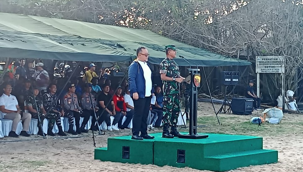 Peringati Hari Sampah Nasional 2025, Pemkab Badung Berkolaborasi bersama TNI-Polri Gelar Bersih Pantai Kedonganan