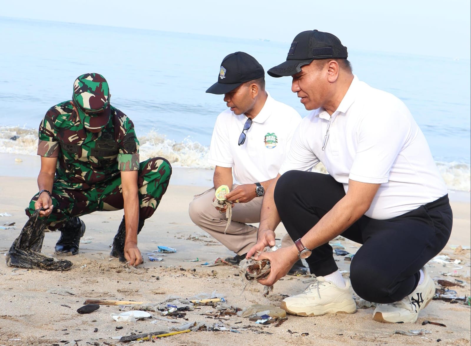 Pemprov Bali Dukung Aksi Bersih Pantai Serangkaian Hari Peduli Sampah Nasional Tahun 2025