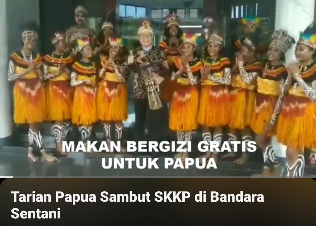VIDEO: Tiba di Sentani, Rombongan SKKP Disambut Tarian Daerah dan Penyematan Mahkota Kasuari