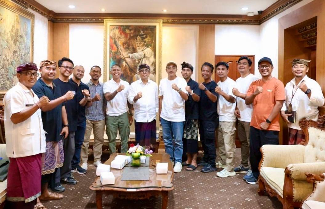 Peringati Hari Air Sedunia, Pemkot Denpasar Gandeng Komunitas No Club Club dan Tasix Adventure Gelar Beach Clean Up 2025