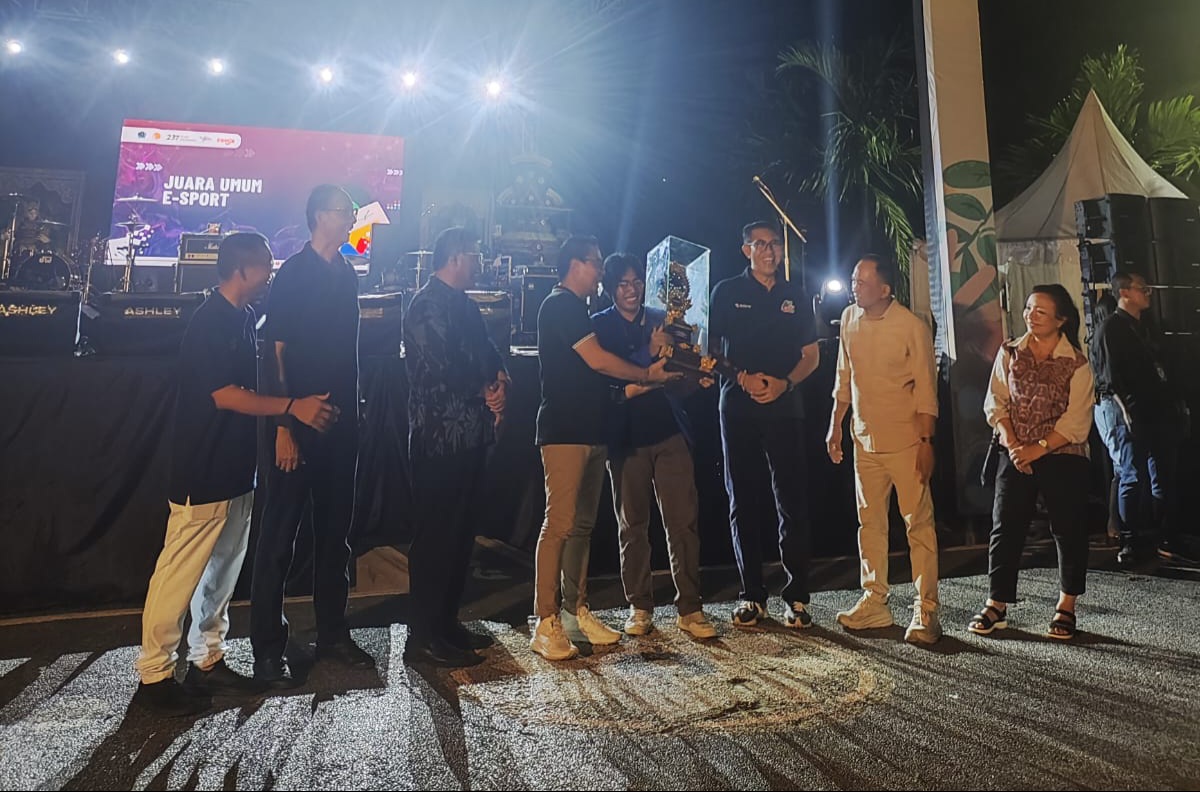 E-Sport Menjadi Unggulan ITB STIKOM Bali: Juara Umum DTIK Fest 2025