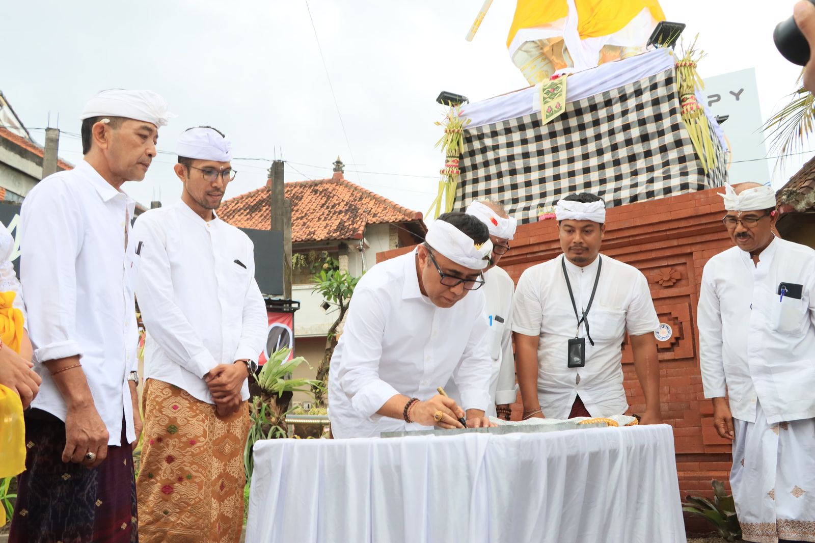 Wali Kota Jaya Negara Hadiri Upacara Melaspas Patung “Maburu” Dukung Pelestarian Budaya, Jadi Simbol Kearifan Lokal Masyarakat Panjer