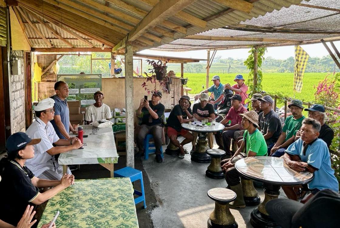 Antisipasi Laju Inflasi, Pemkot Denpasar Bagikan Bibit Aneka Tanaman Untuk Petani di Subak Sembung