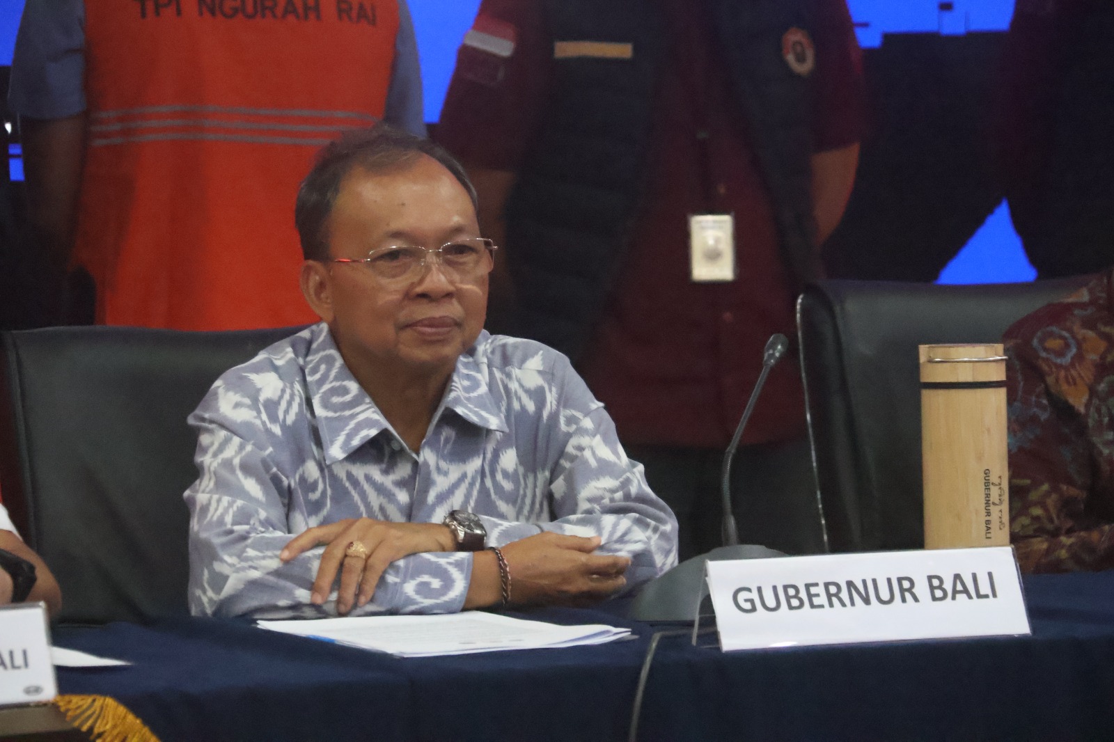 Tegas dan Keras, Gubernur Koster Datangi Imigrasi Langsung Deportasi WNA AS Pelaku Kriminal di Pecatu