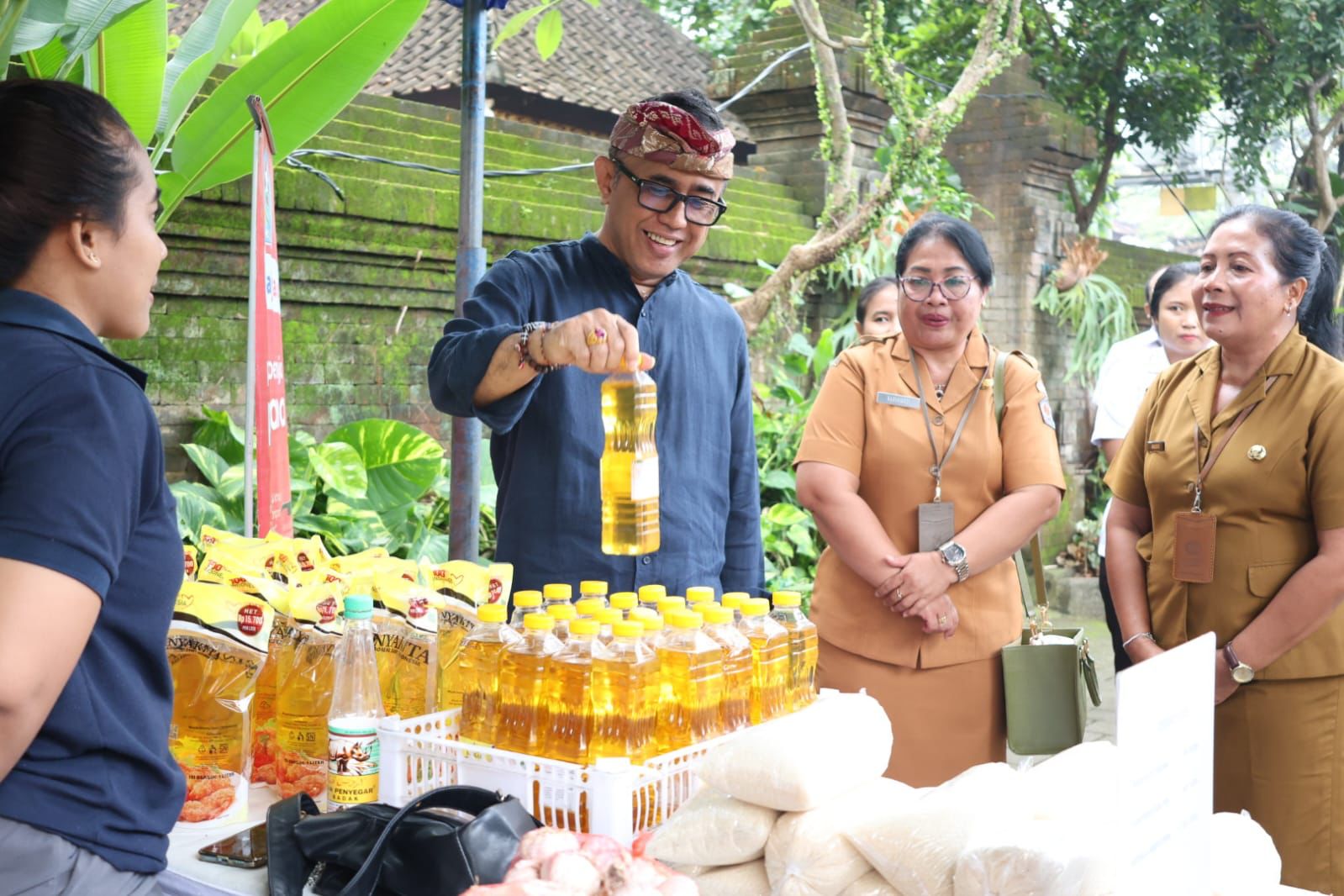 Wali Kota Jaya Negara Tinjau Pasar Murah di Wantilan Pura Dalem Yangbatu
