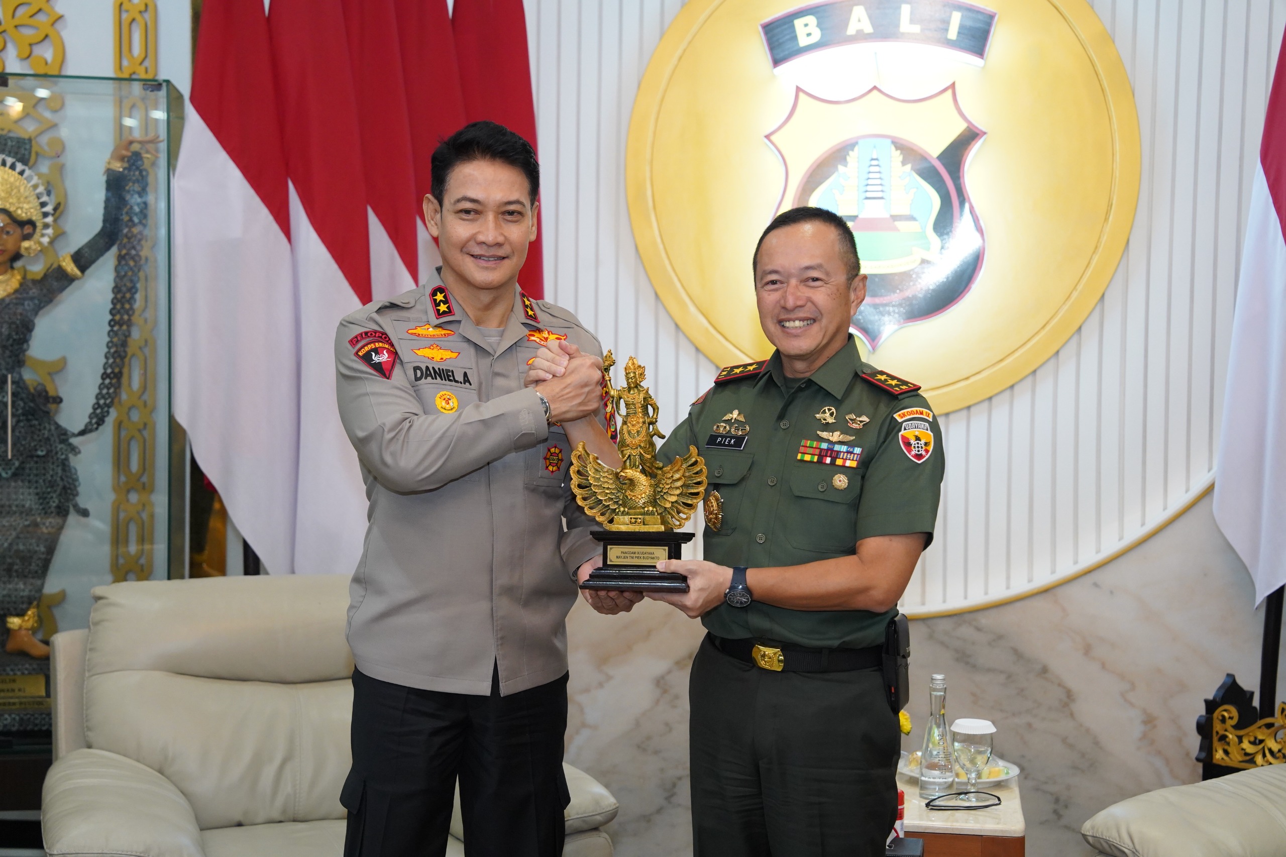 Awali Langkahnya Sebagai Pangdam, Mayjen Piek Silaturahmi ke Kapolda Bali