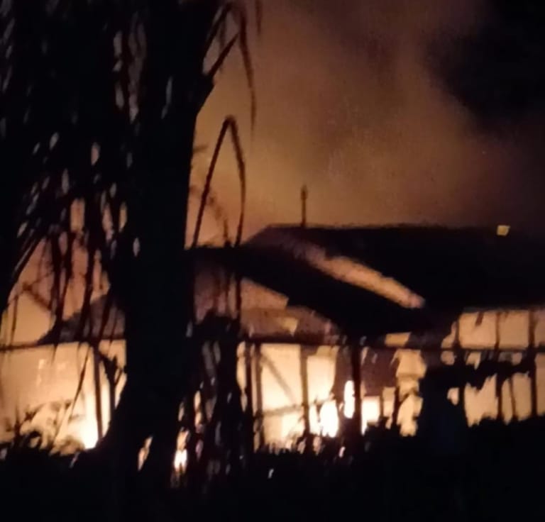 Dua Unit Rumah Milik Warga Kampung Purangka di Lahap Si Jago Merah
