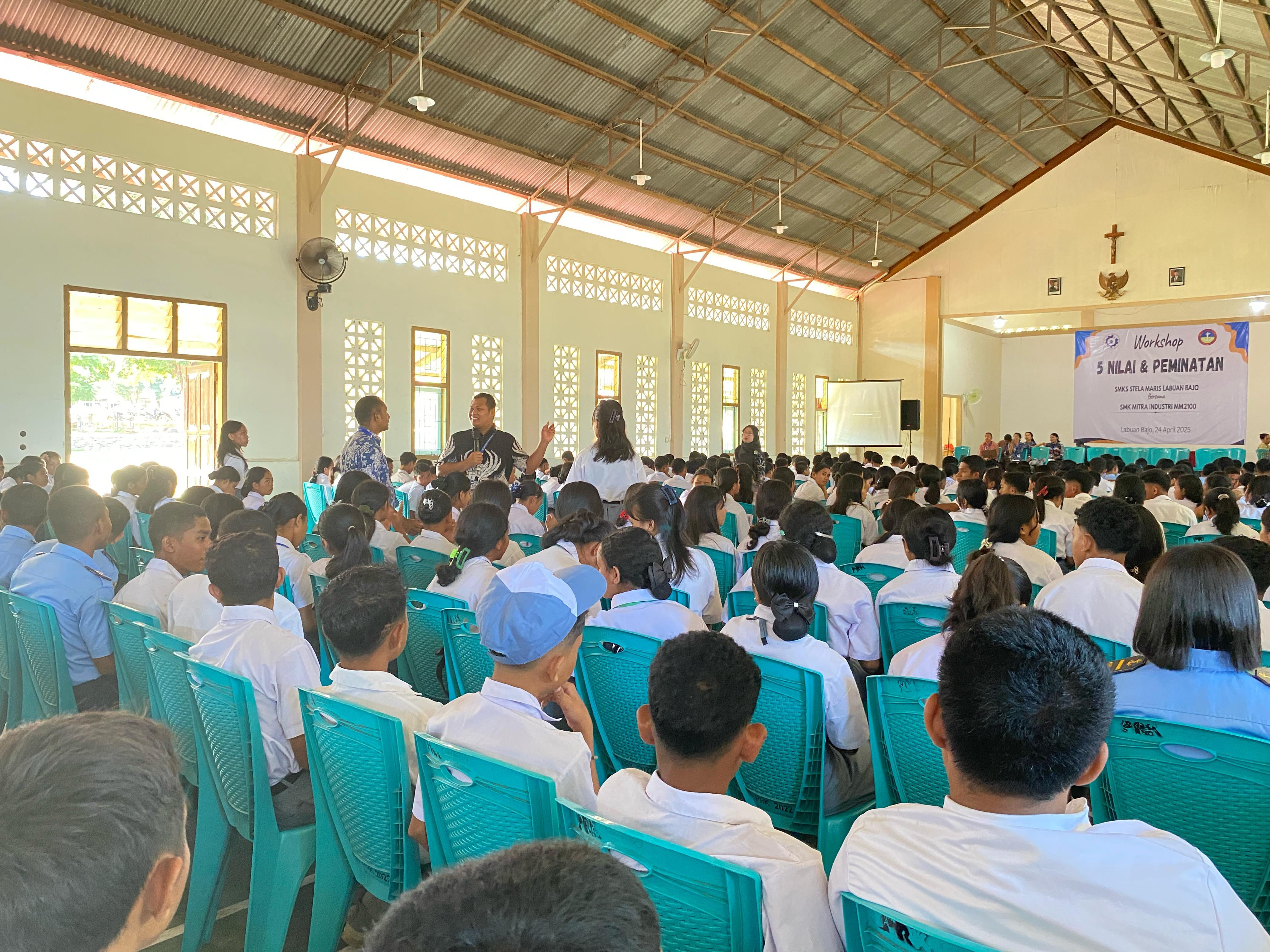 Para Siswa SMKS Stella Maris Dalami Karakter dengan Mengikut Workshop 5 Nilai dan Peminatan