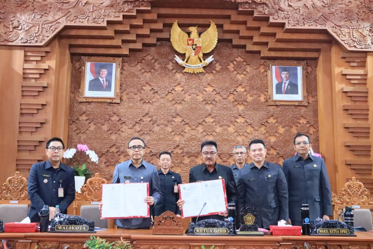 Rapat Paripurna Ke-12 DPRD Apresiasi Kinerja Pemkot Denpasar, Wali Kota Jaya Negara Terima Rekomendasi atas LKPJ 2024 dan Usulkan Tiga Ranperda Strategis