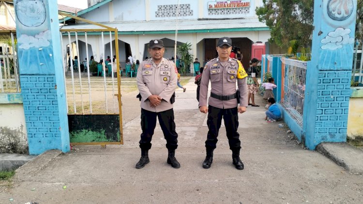 Polsek Reo Gelar Pengamanan Misa Minggu Pagi di Gereja Katolik Sta. Maria Ratu Rosari Reo