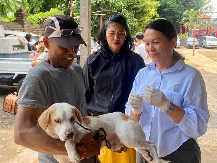 Optimalisasi Pencegahan, Distan Denpasar Rutin Gelar Vaksinasi Rabies Door to Door