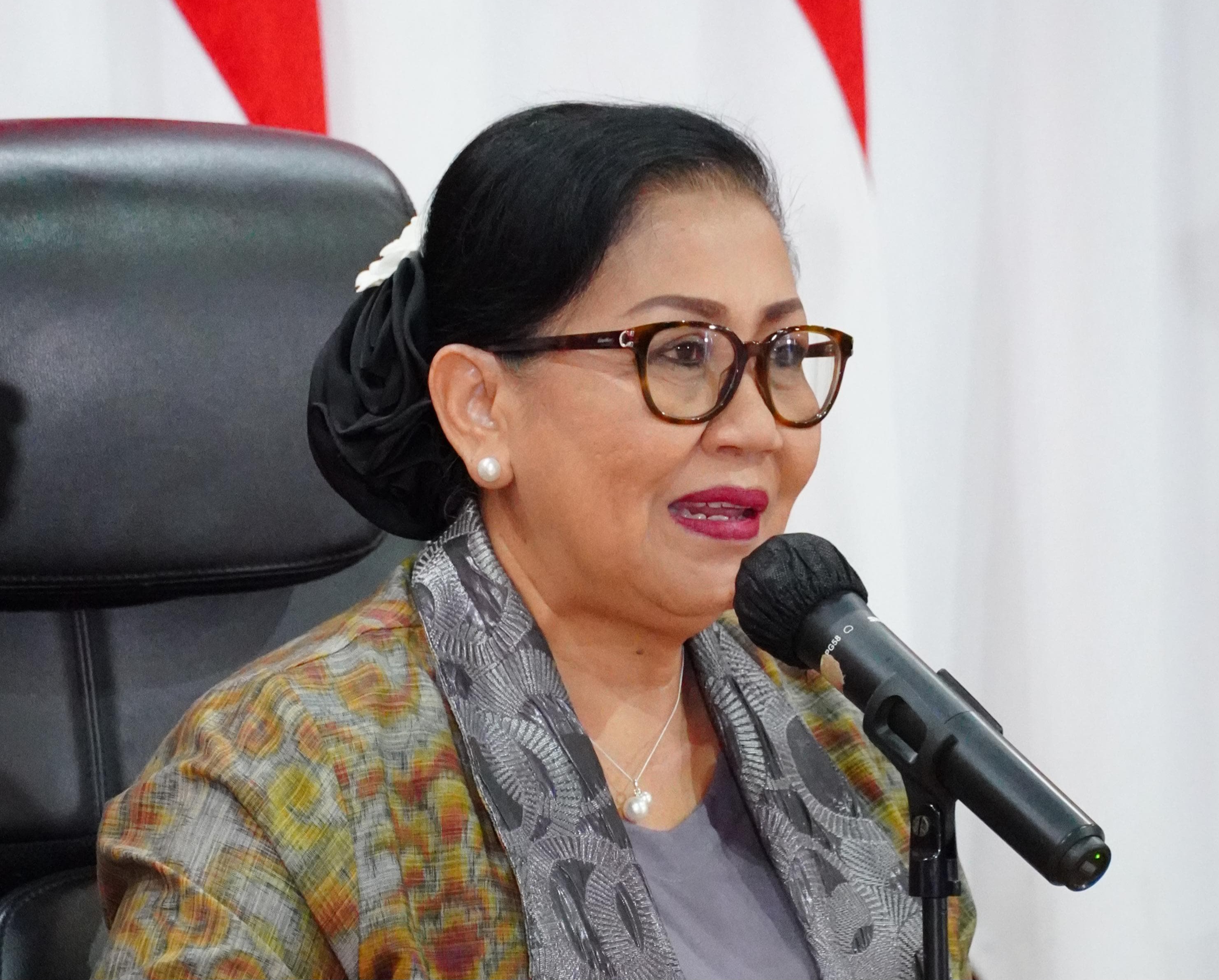 Duta PSBS PADAS, Ny. Putri Koster, Minta Pola Angkut Sampah Dihentikan