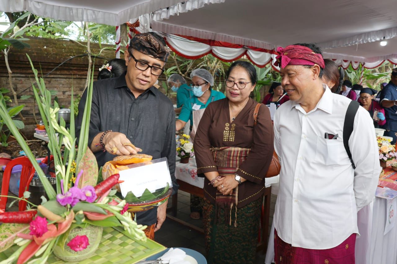 Wali Kota Jaya Negara Apresiasi Kegiatan Bulan Bhakti Gotong- Royong Desa Dangri Kelod