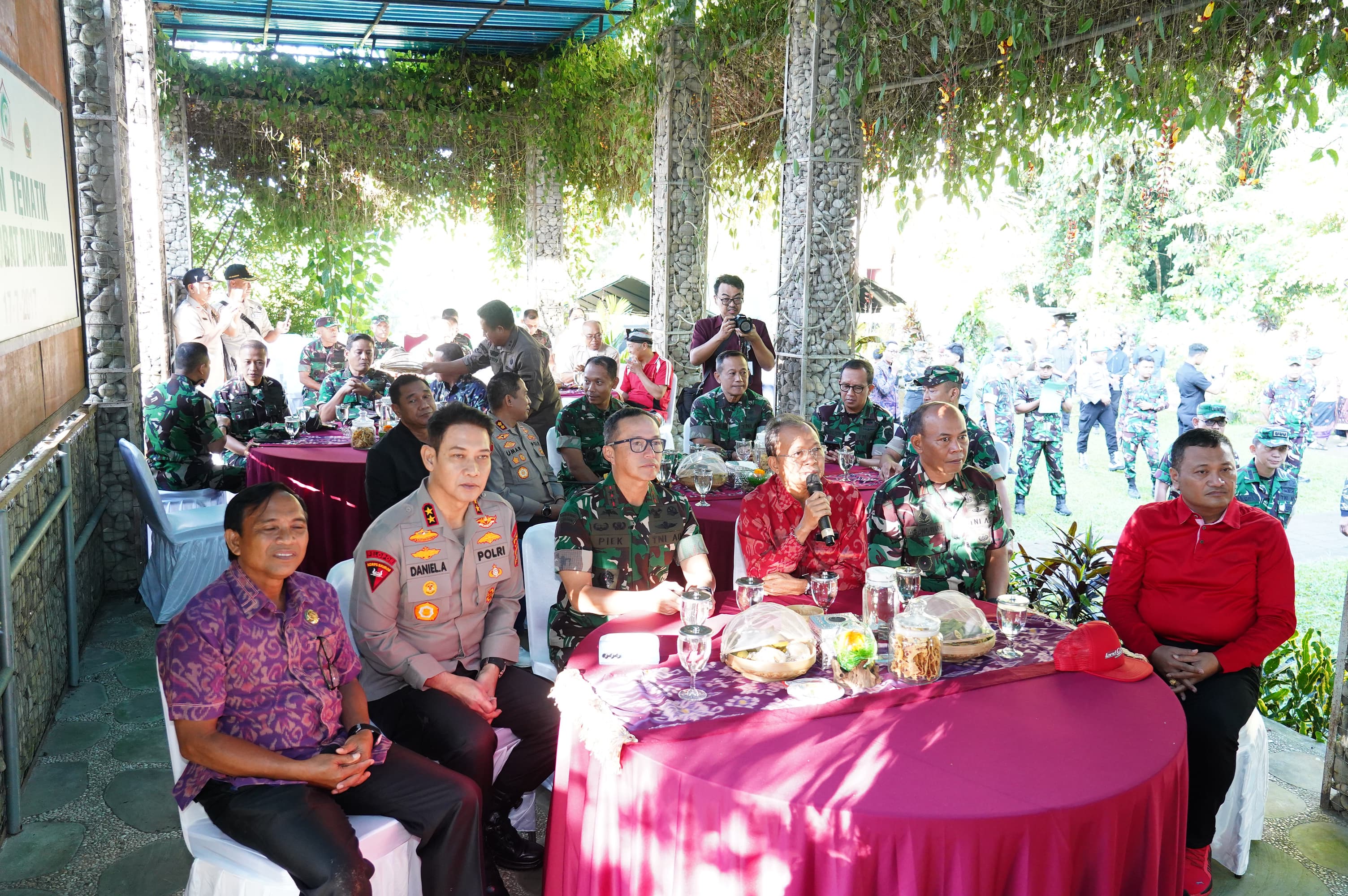 Peringati Hari Bakti ke 68, Pangdam IX/Udayana Bersama Forkopimda Tanam Ribuan Pohon