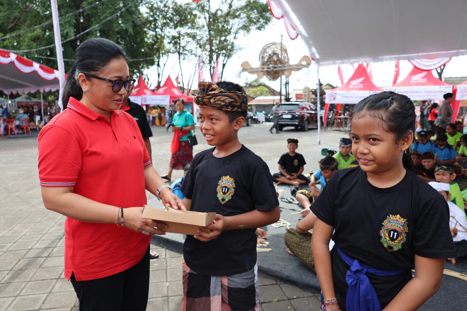 Hadiri Lomba Mewarnai Festival Seni Budaya Kelurahan Sumerta Ketua TP PKK Ny. Antari Jaya Negara Beri Apresiasi, Jadi Ruang Kreatifitas dan Edukasi