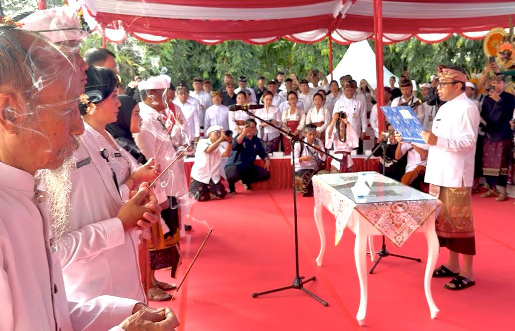 Wali Kota Jaya Negara Resmi Lantik 3.926 PPPK Kota Denpasar