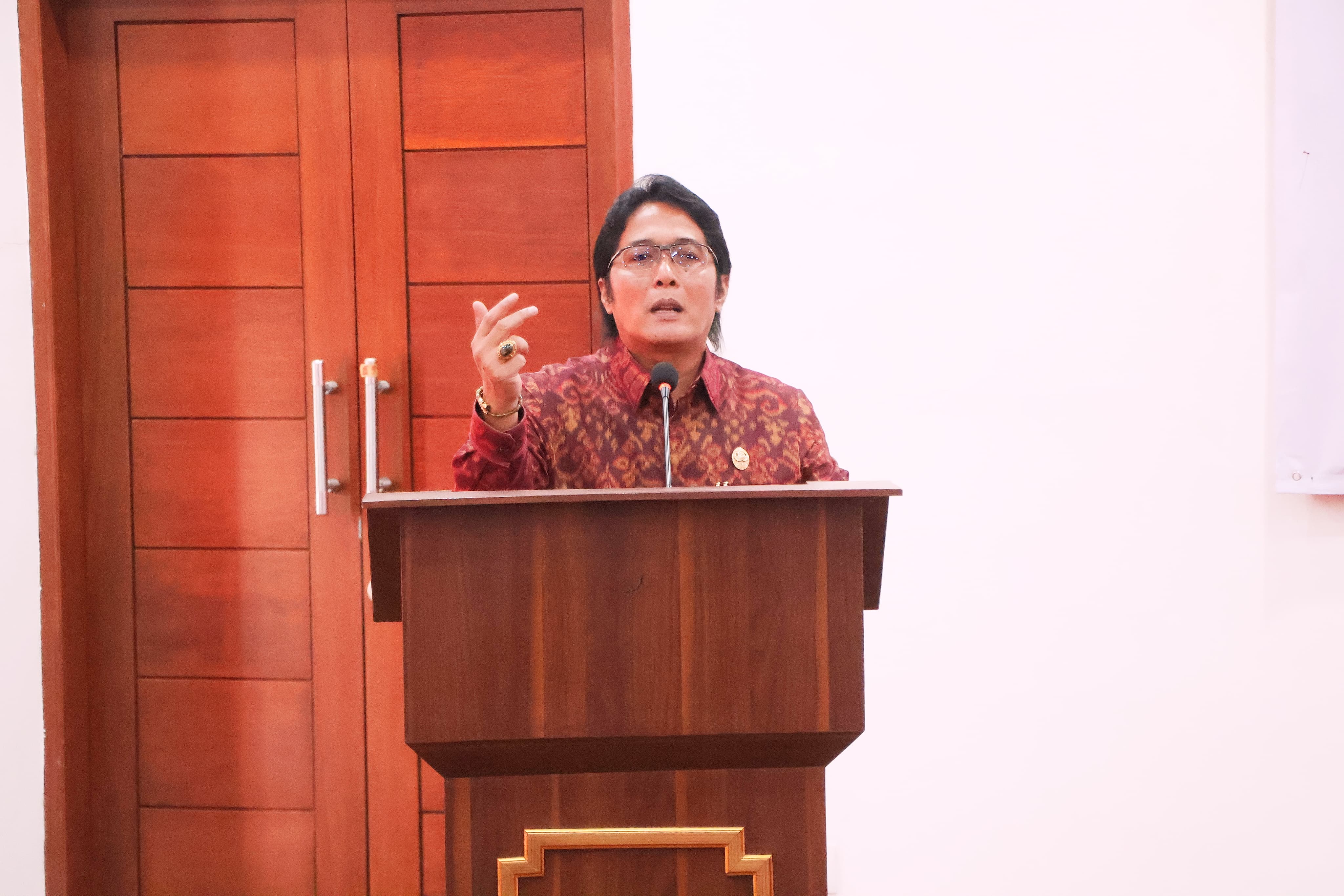 Buka Rakerda FKUB se-Bali, Wagub Giri Prasta Dorong Perkuat Sinergitas Jaga Kerukunan