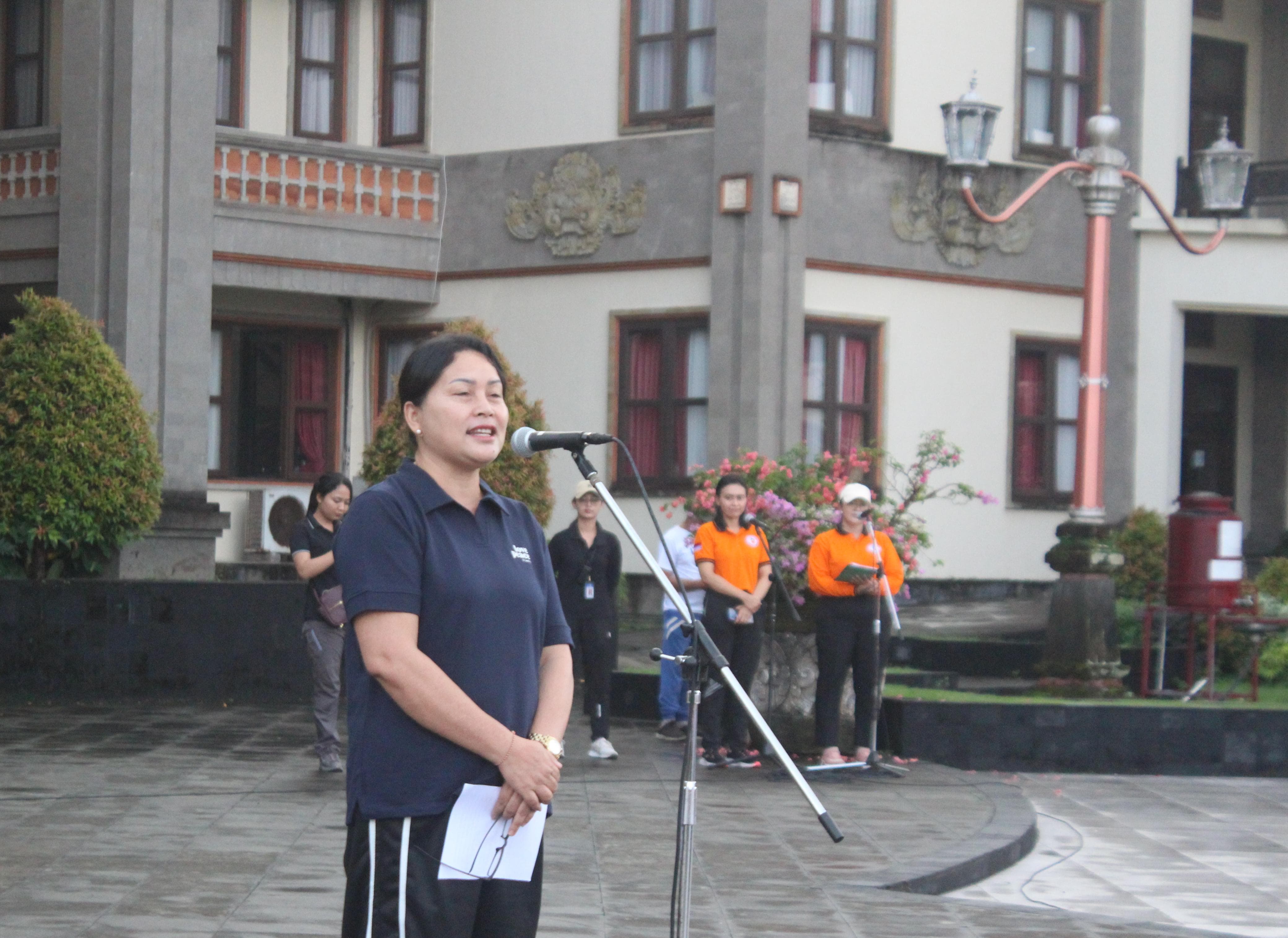 Ketua BKOW Provinsi Bali Buka Fun Walk HUT ke-74 Ikatan Bidan Indonesia (IBI)