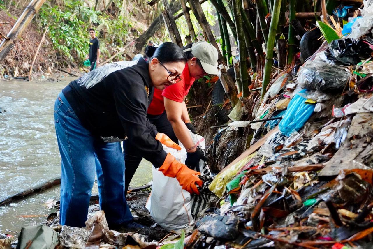Turun Bersama Yayasan Sungai Watch, Ibu Putri Koster Ajak Masyarakat Ubah Perilaku dari Buang Sampah Menjadi Kelola Sampah