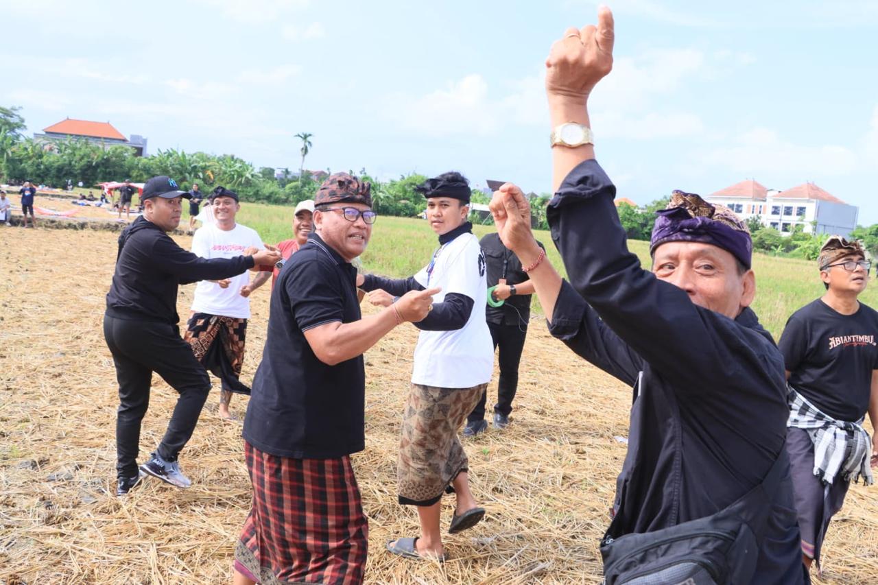 Jadi Wahana Pelestarian Budaya, Sekda Alit Wiradana Buka Abiantimbul Kite Festival ke-3