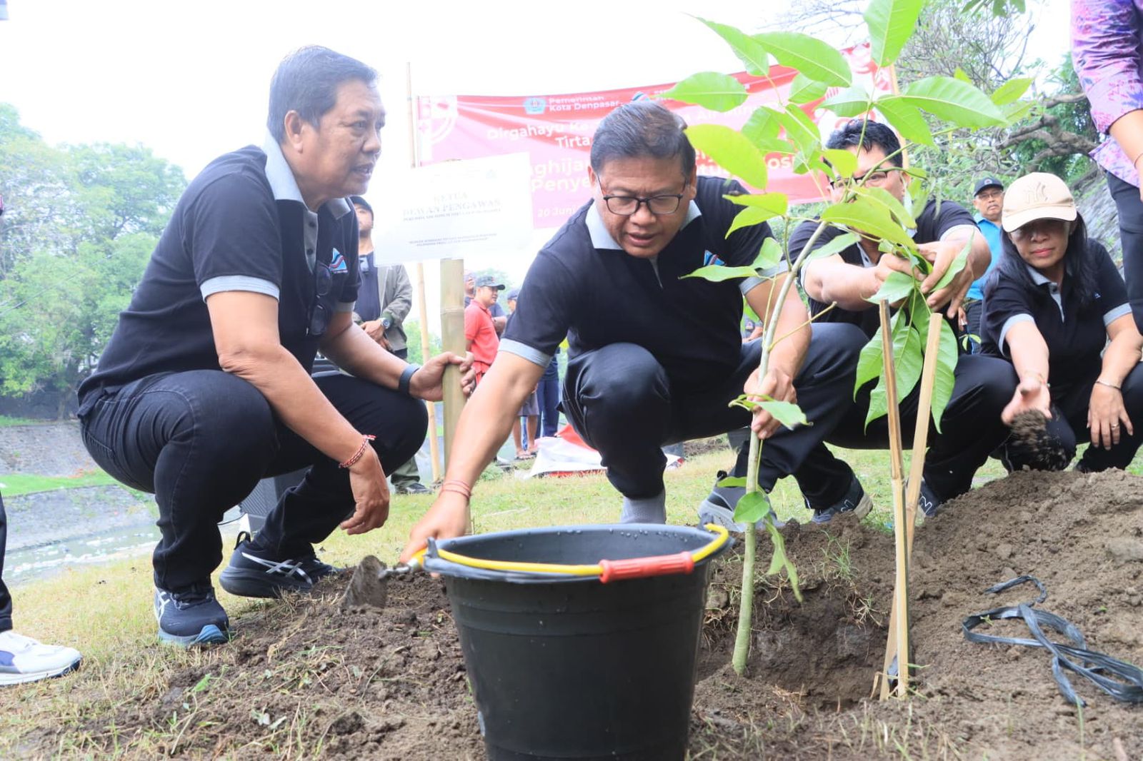 Rangkaian HUT Ke-28 Perumda Air Minum Tirta Sewakadarma: Pemkot Denpasar Apresiasi Aksi Lingkungan, Sasar Aliran Tukad Badung