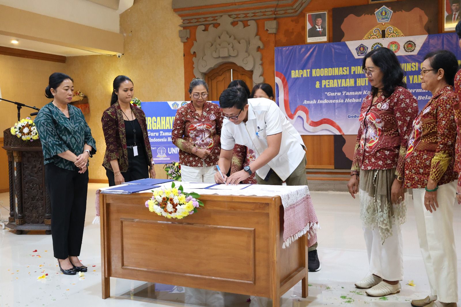 Ny. Antari Jaya Negara Buka Rakorpimprov dan Peringatan HUT ke-75 IGTKI-PGRI