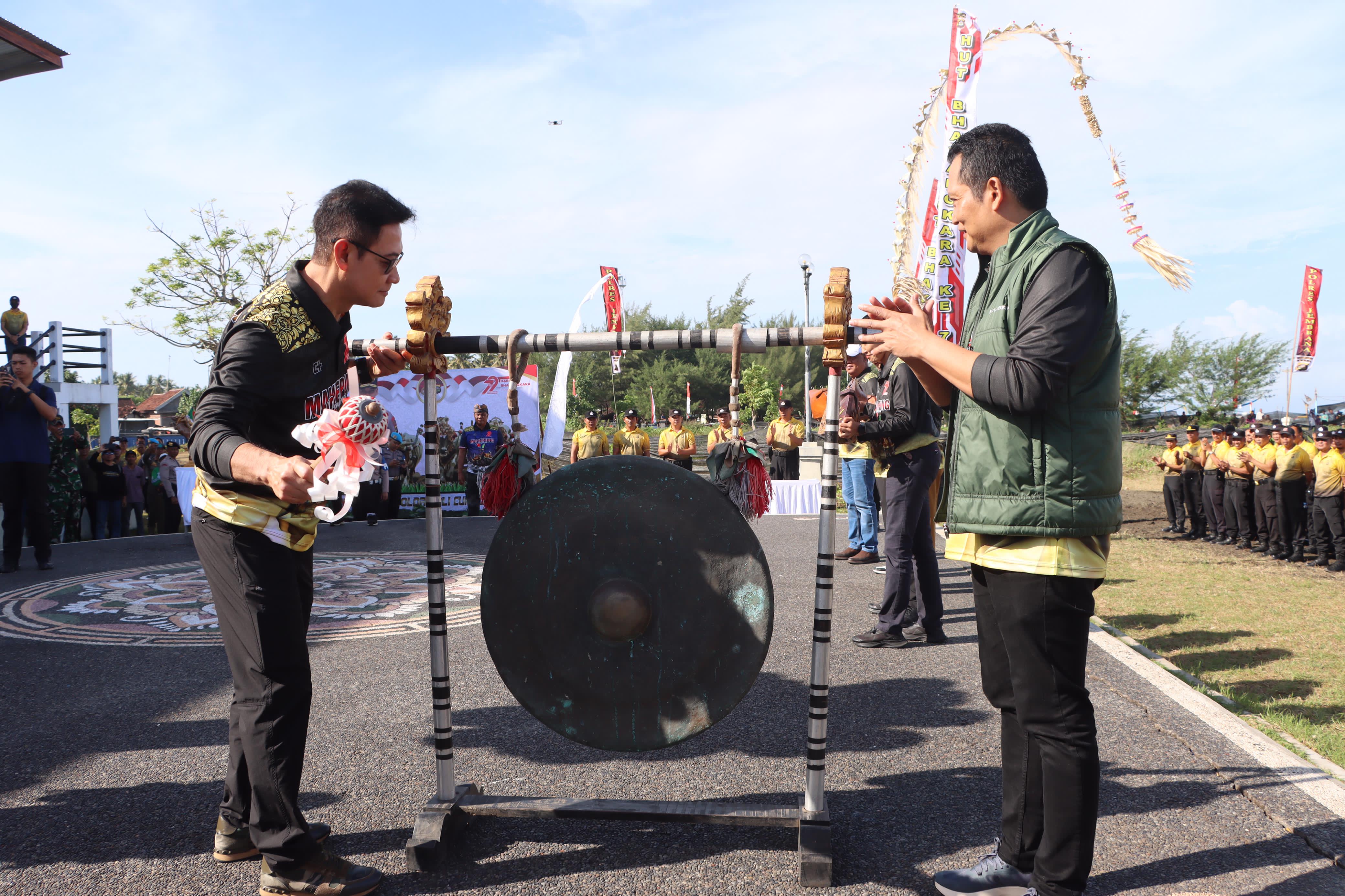 Ribuan Warga Saksikan Lomba Mekepung Kapolda Cup 2025 di Jembrana, Kapolda Bali: “Tradisi Ini Harus Terus Dilestarikan”