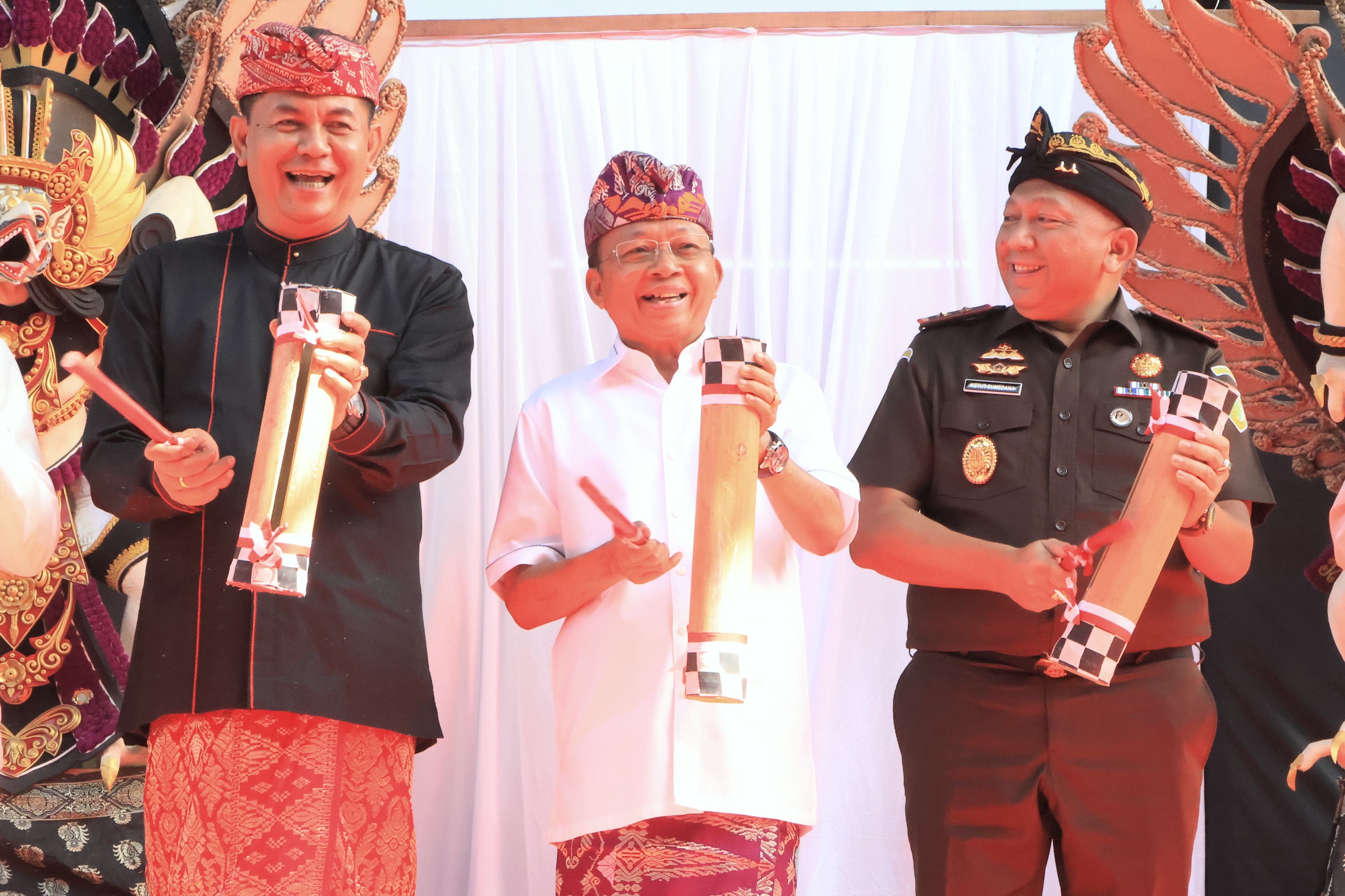Komitmen Bersama Implementasi Bale Kertha Adhyaksa di Bali, Gubernur Koster: Revitalisasi Hukum Adat Pilar Keadilan Lokal