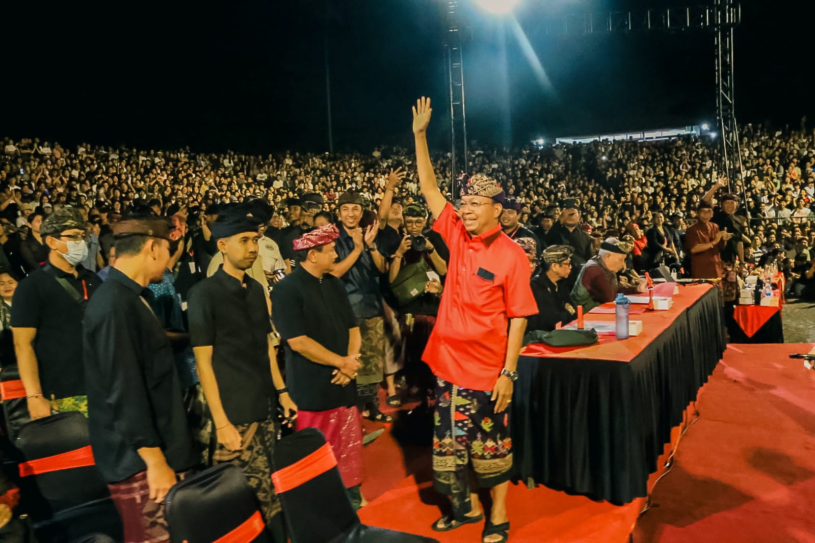 Teriakan Pak Yan Menggema, Generasi Muda Bali Antusias Sambut Gubernur Koster saat Saksikan Lomba Barong Ket PKB 2025