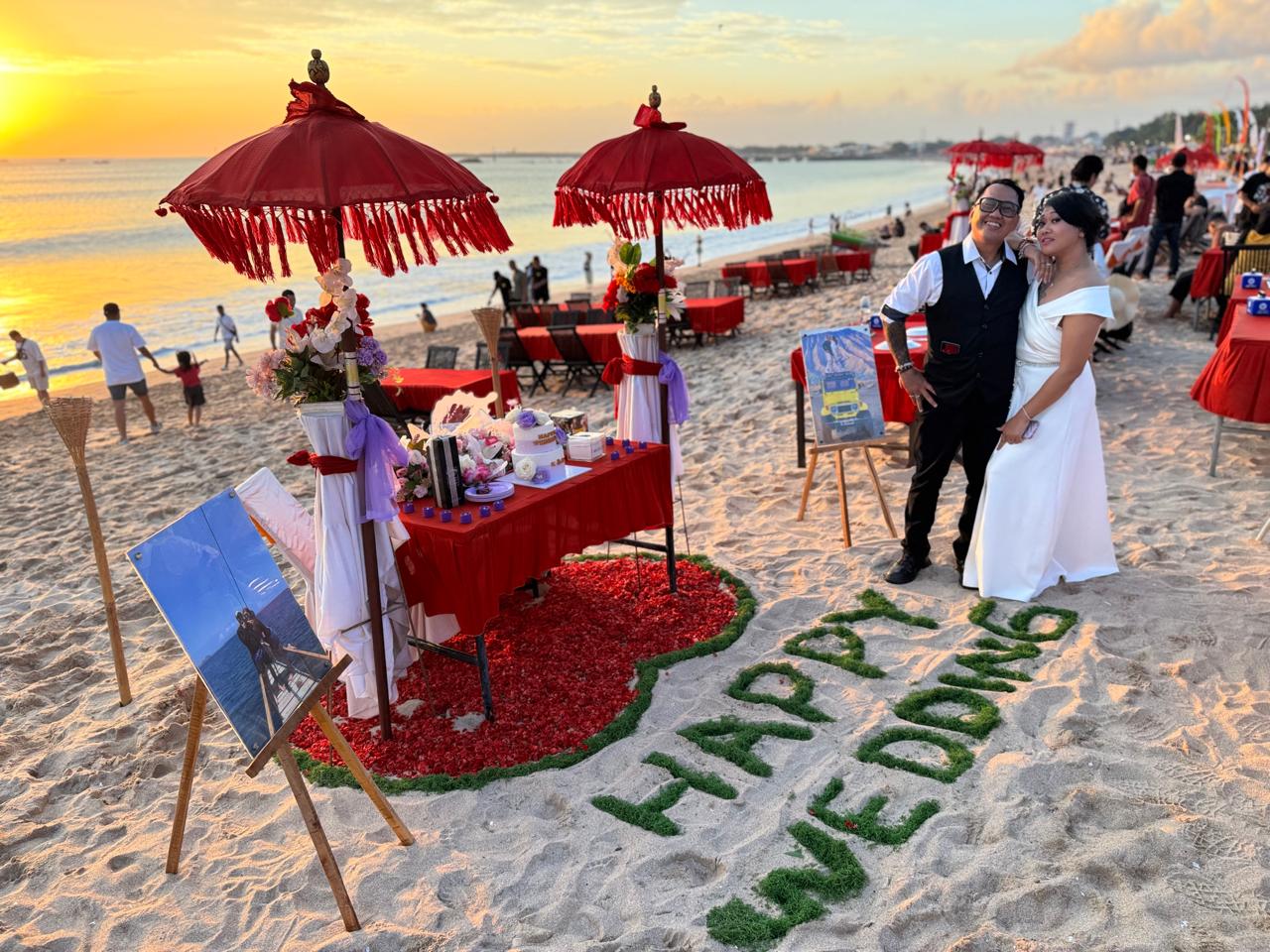 Pesona Sunset Kedonganan, Dek & Deede Rayakan Wedding Day di Melati Bali Cafe