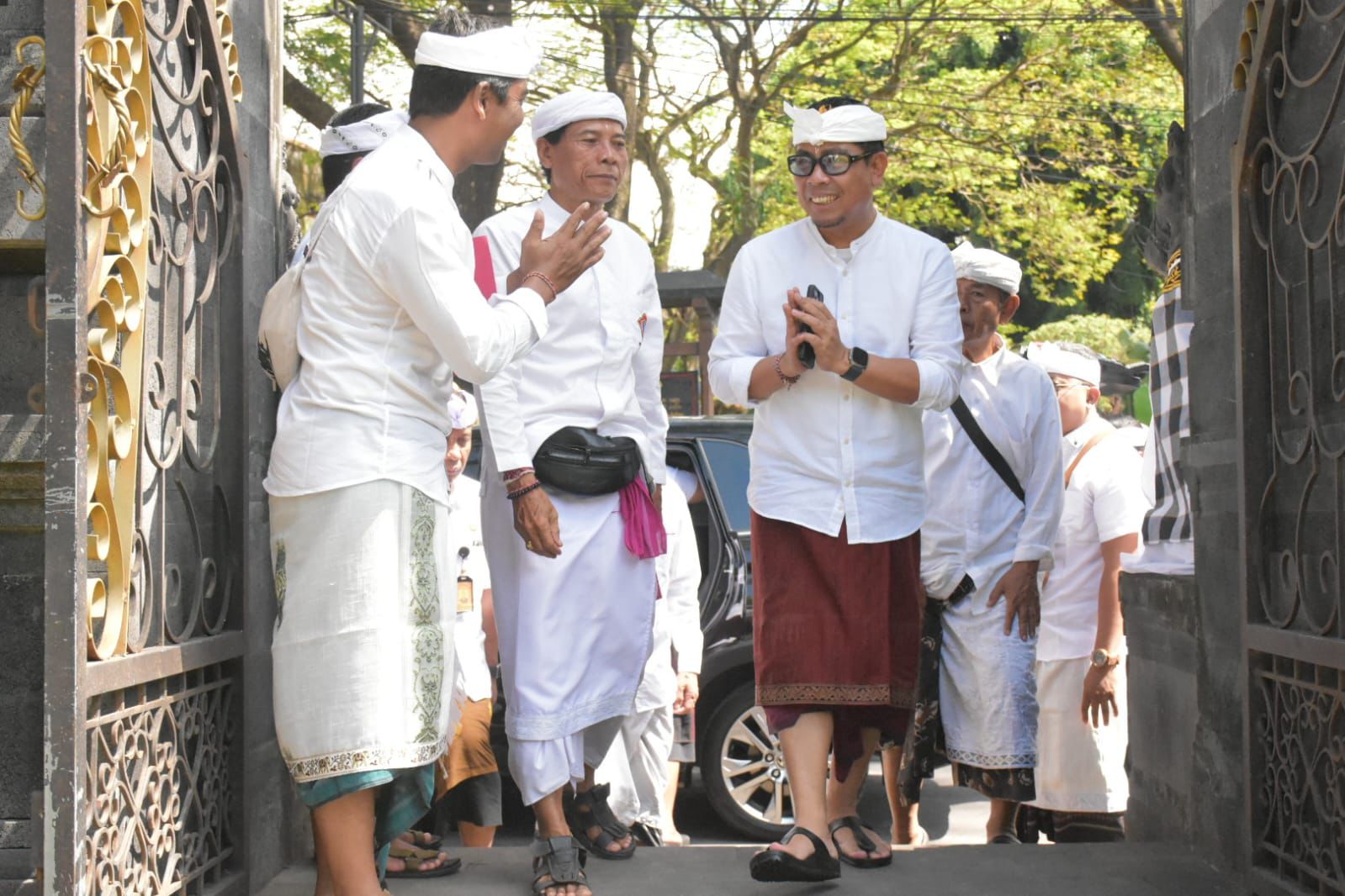 Wawali Arya Wibawa Ngupasaksi Upakara Ngeratep Pelawatan di Pura Dalem Tegeh Gumi