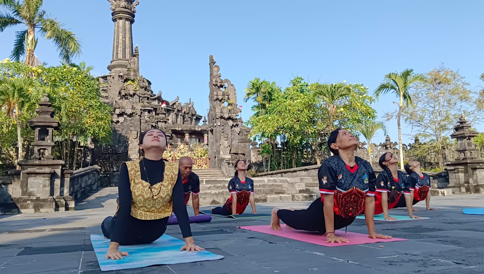 Winie Kaori Support Penuh Semangat Berlaga Atlet Yoga Bali di Fornas NTB 2025