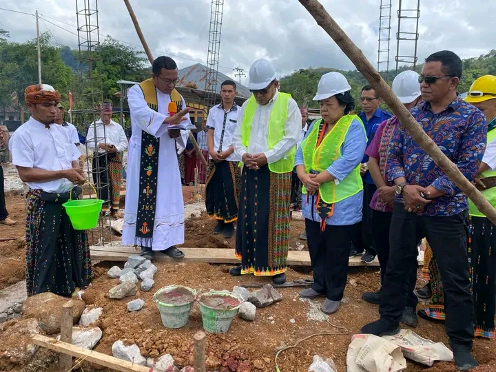 Bupati Manggarai Timur, Resmikan Peletakan Baru Pertama Puskesmas Pembantu di Desa Arus