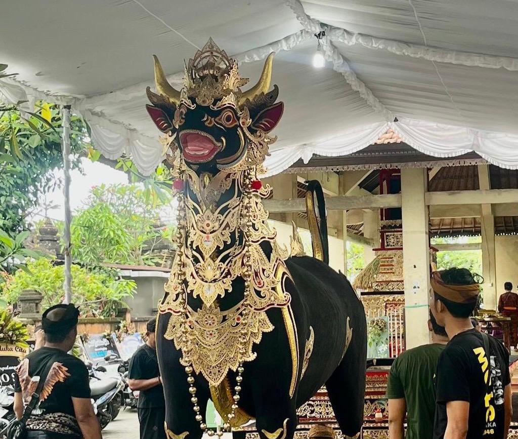 Senin, 4 Agustus 2025, Prosesi Pelebon Ibunda Wali Kota Jaya Negara Digelar