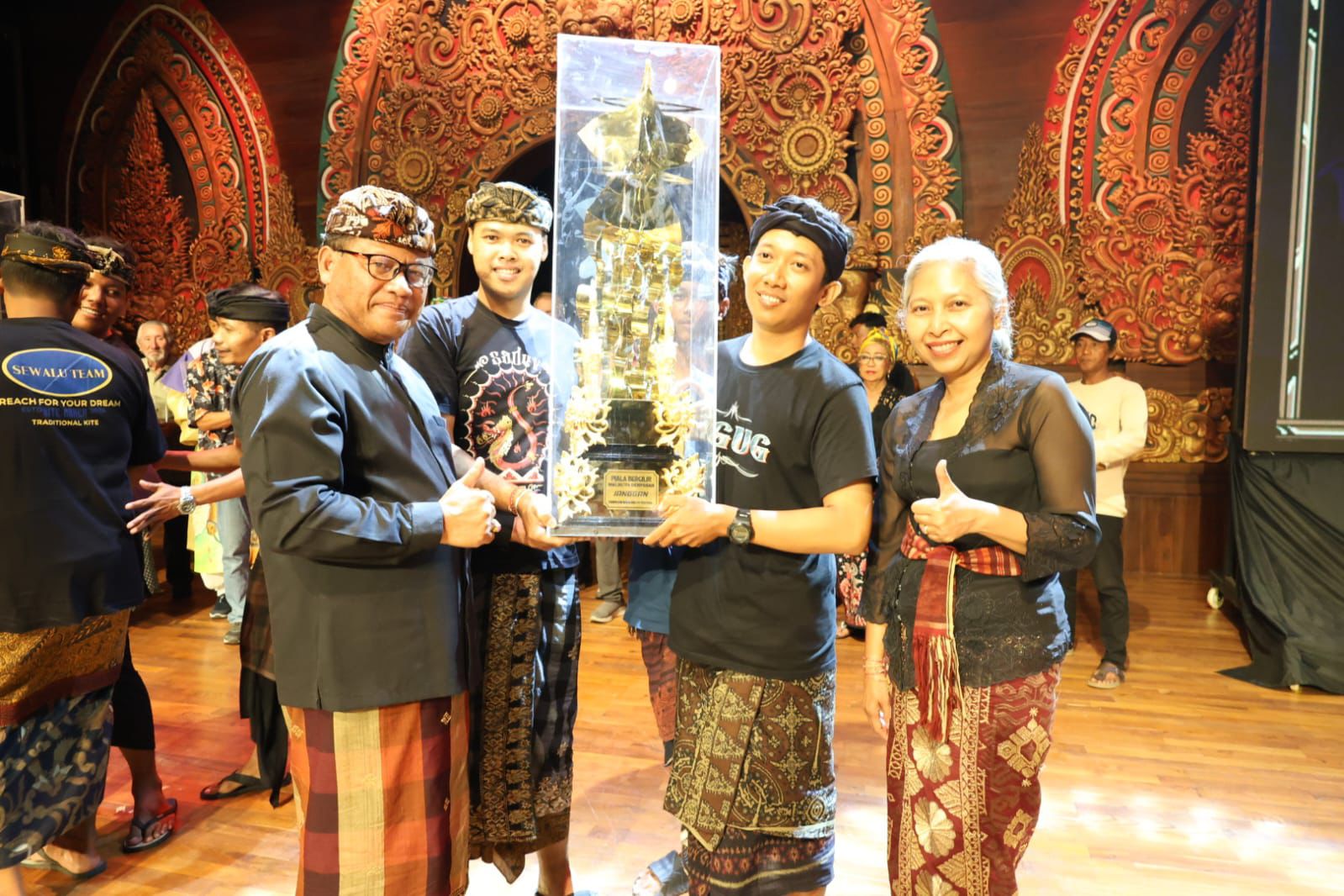 Sekda Alit Wiradana Tutup Rare Angon Festival, 23 Negara Ikut Meriahkan Festival Layang-Layang Internasional