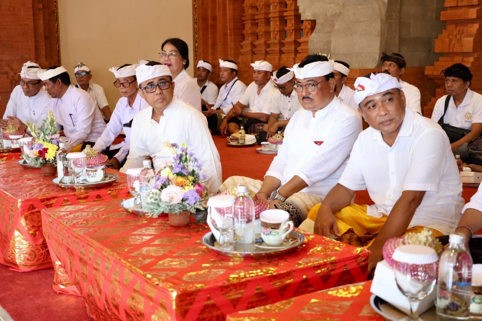 Wali Kota Jaya Hadiri Upacara Melaspas Balai Banjar dan Piodalan di Banjar Batan Buah Kesiman Petilan