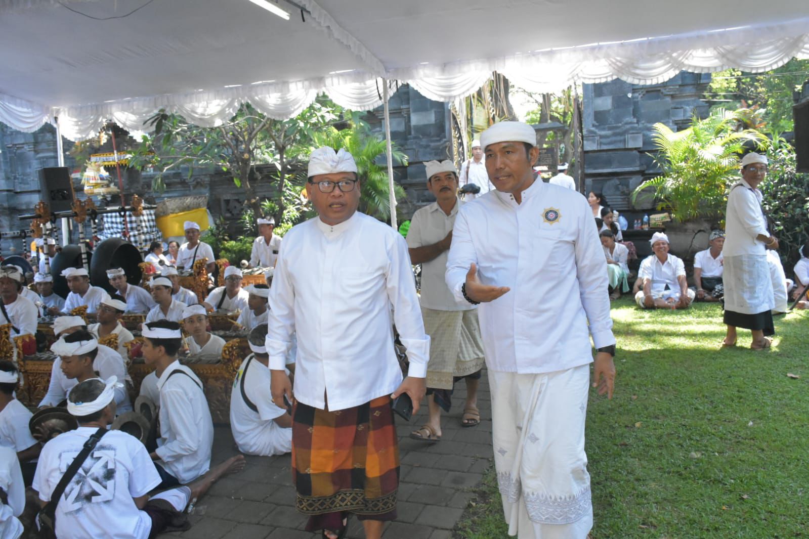 Sekda Alit Wiradana Hadiri Puncak Karya di Pura Kahyangan lan Prajapati Dalem Tegeh Gumi
