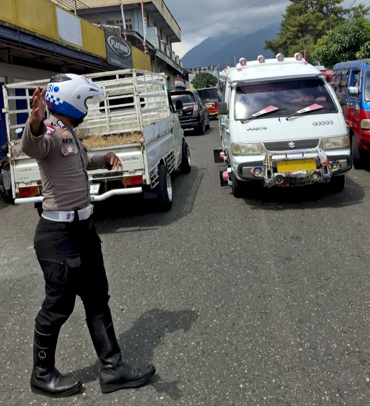 Sat Lantas Polres Manggarai Gelar Patroli KRYD, Pamturlalin dan Himbauan Kamseltibcar Lantas di Kota Ruteng