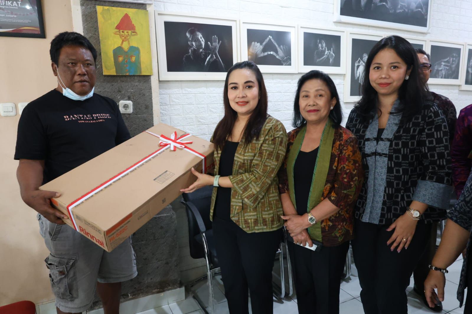 Pemkot Denpasar Serahkan Bantuan Modal dan Perlindungan Sosial bagi Penyandang Disabilitas