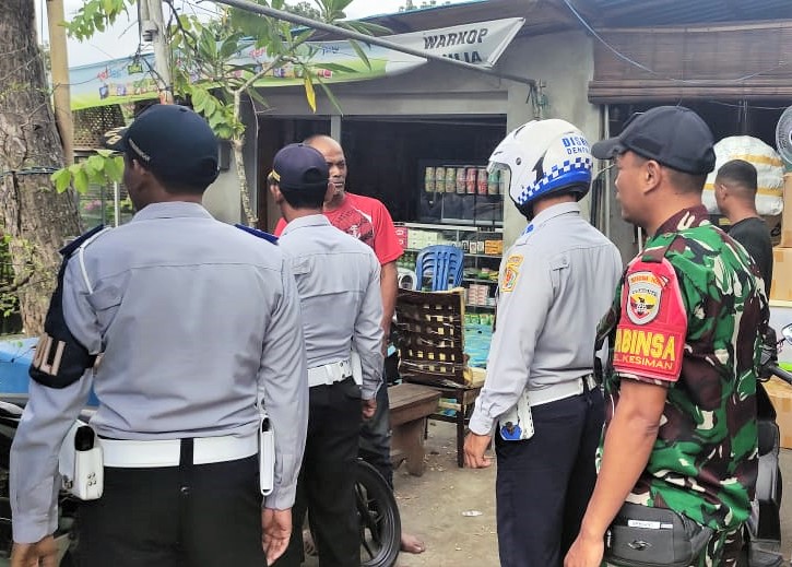Babinsa dan Aparat Terkait Berhasil Gelar Penertiban Kemacetan Lalu Lintas di Titi Banda