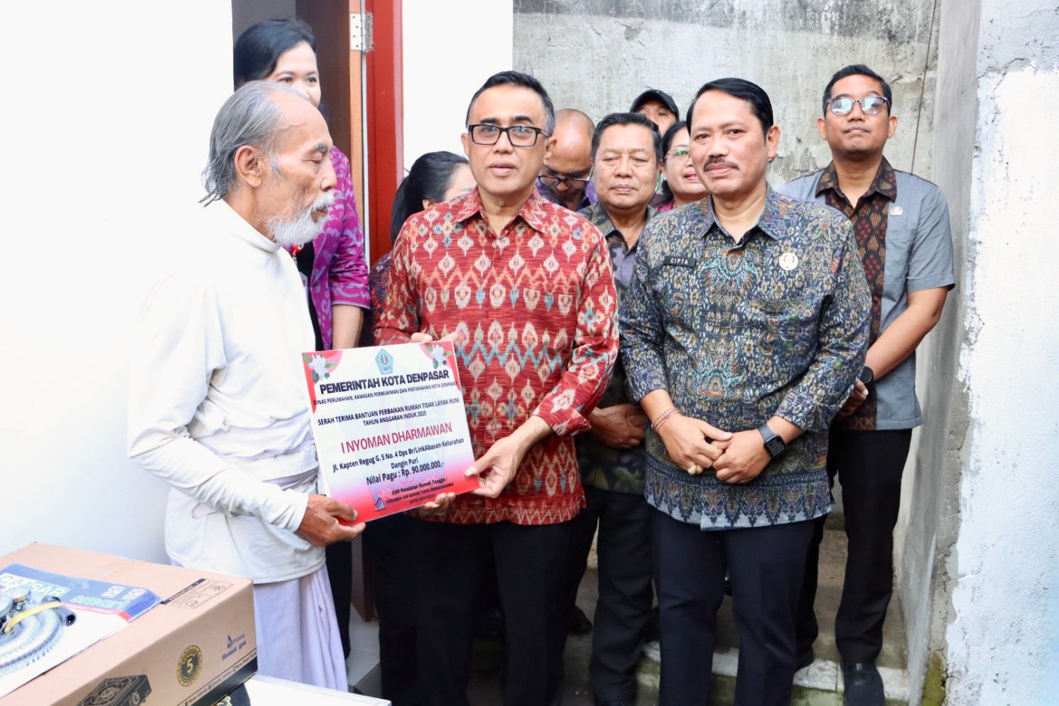Wali Kota Jaya Negara Kembali Serahkan Bantuan Rumah Layak Huni, Komitmen Entaskan Kemiskinan dan Bantu Masyarakat Kurang Mampu