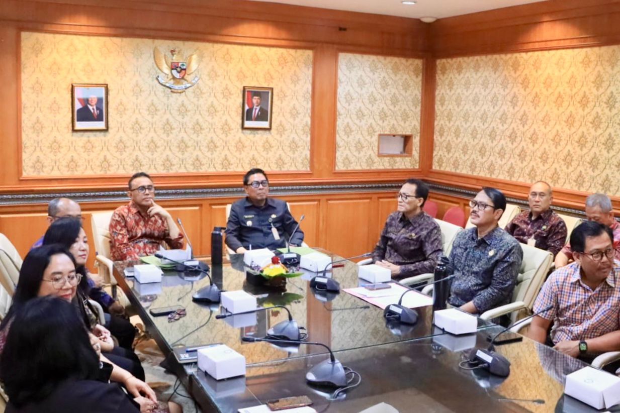 Wali Kota Jaya Negara Hadiri Rakor Pengendalian Inflasi Tahun 2025 Pemkot Denpasar Perkuat Sinergi Kendalikan Inflasi dan Dukung Program 3 Juta Rumah